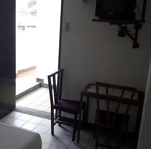 Elnarica Cubao Qc Ostello