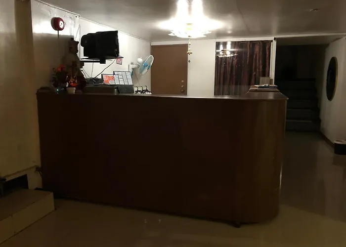 Elnarica Cubao Qc Ostello *